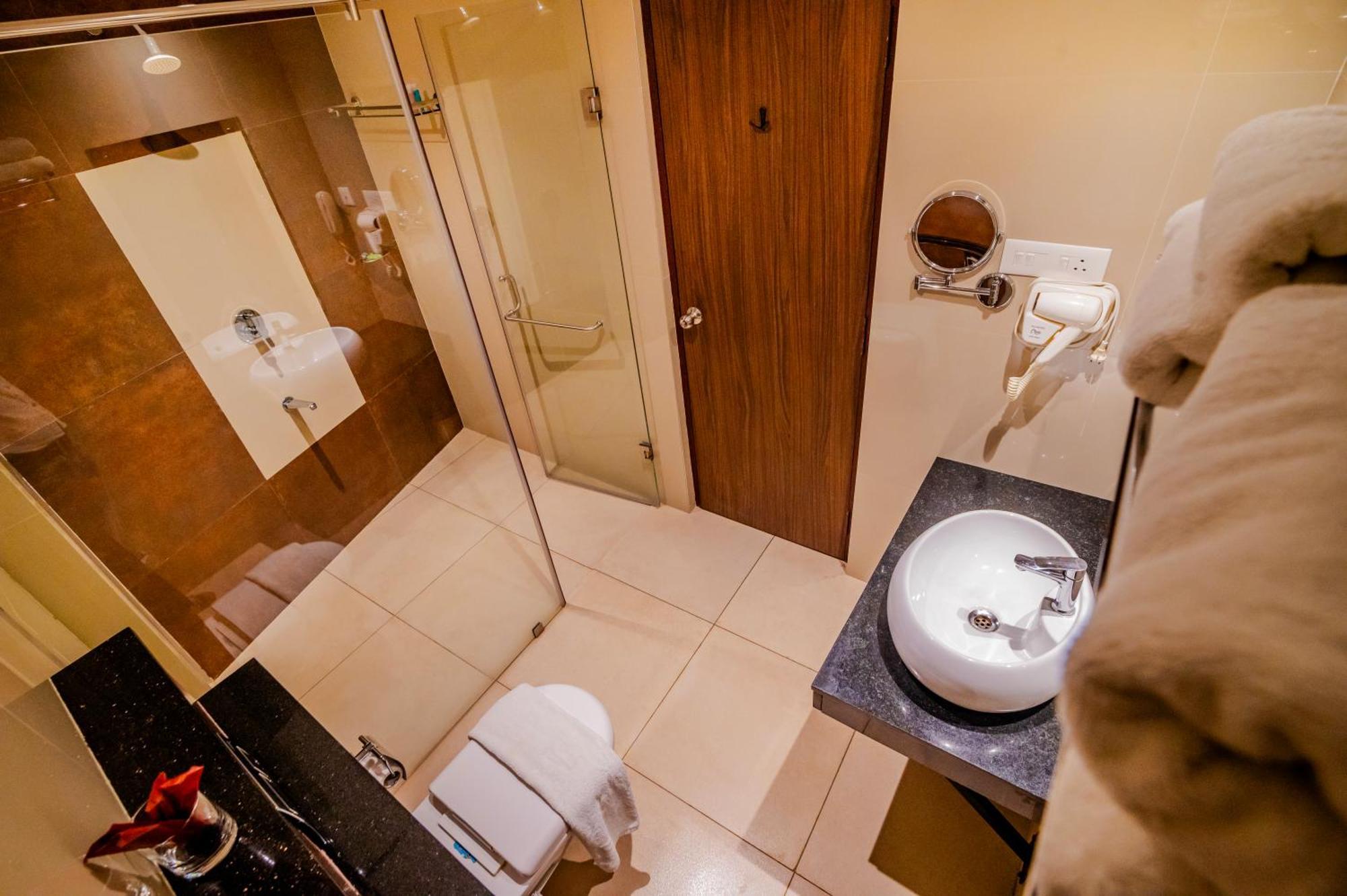Hotel Seven Lights Kochi Dış mekan fotoğraf